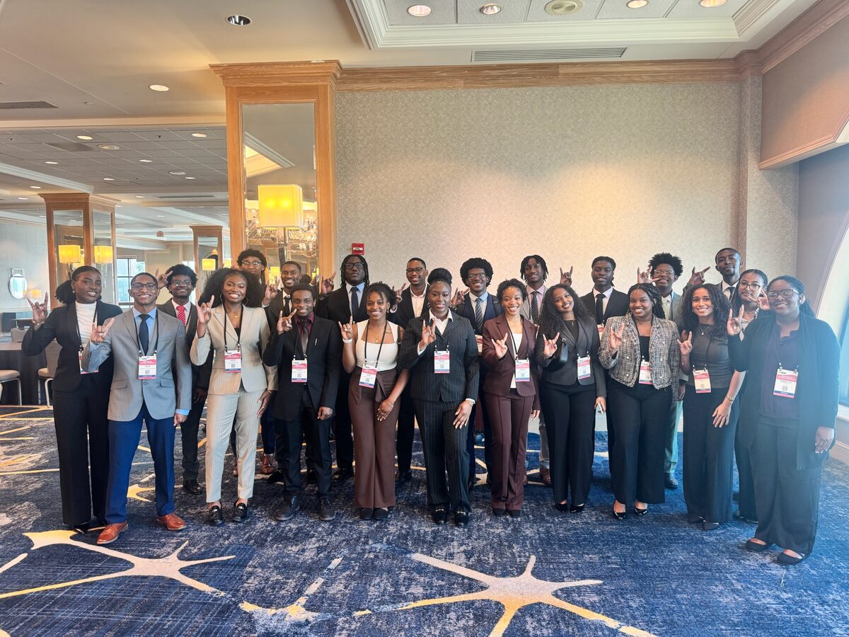 Graduate School Prep Workshops - USF NSBE members preparing for graduate school applications and interviews